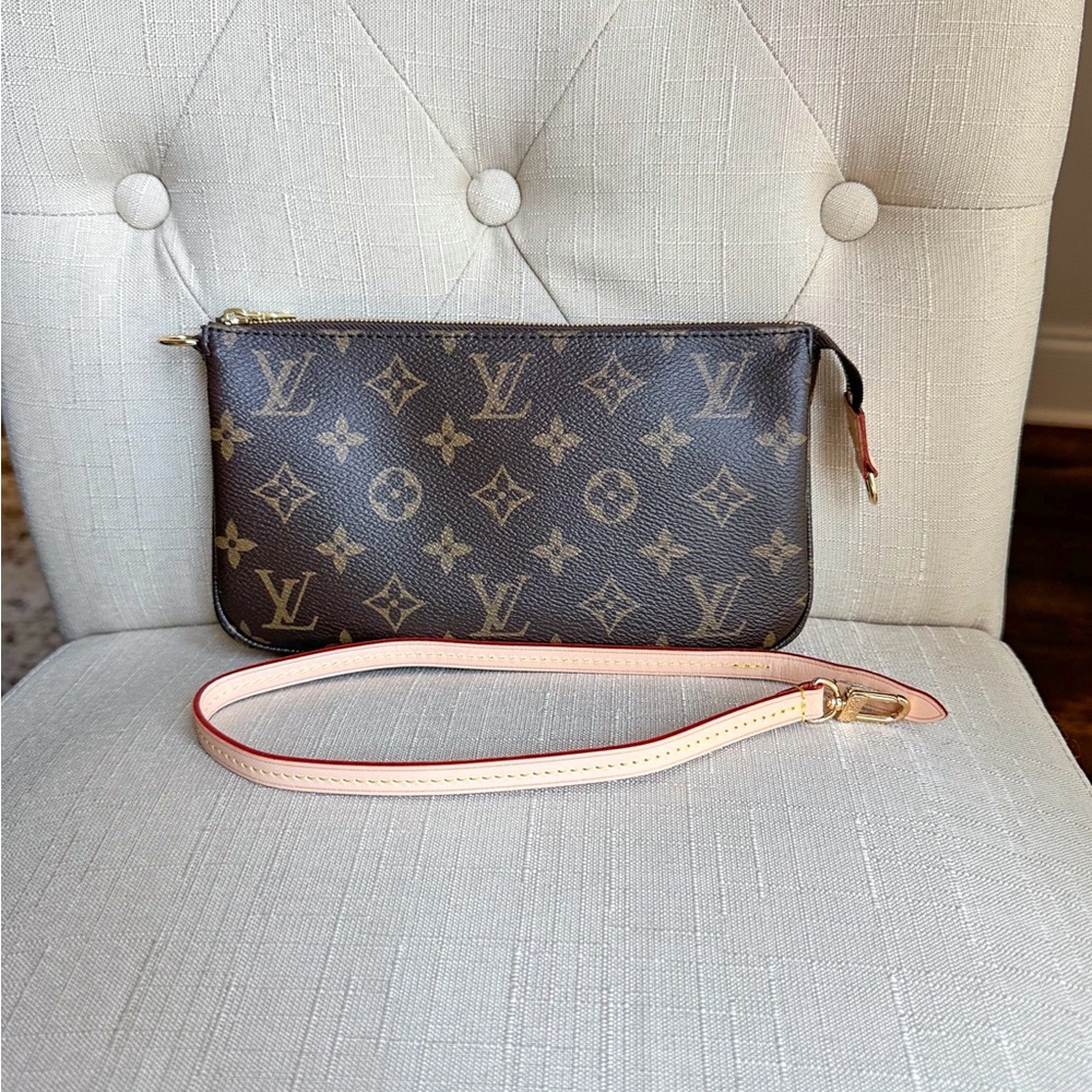 LV Pochette Accessoires